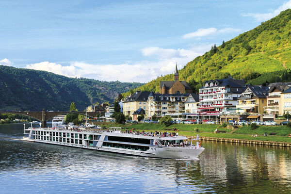 Emerald Cruises — Ocean Yachts
